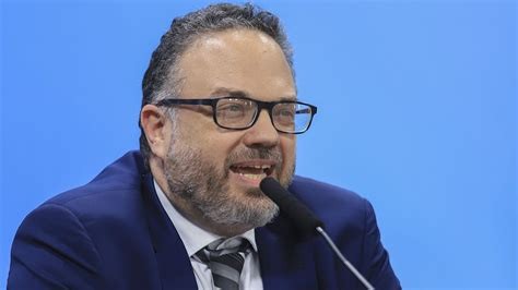 El ministro Matías Kulfas confirmó que padece coronavirus y lo detectó por autotest