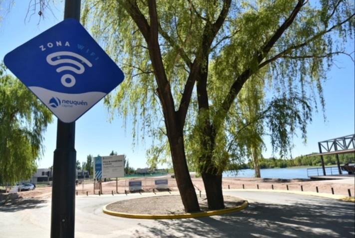 La Municipalidad incorporó un nuevo punto de conectividad gratuita en el mirador del Limay