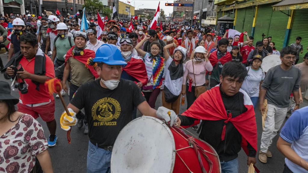 Perú vive otra jornada de bloqueos y de movilizaciones en 21 provincias