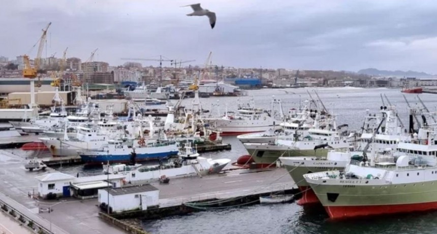 La flota gallega inicia hoy su largo viaje hacia Malvinas para comenzar con el saqueo del 2023