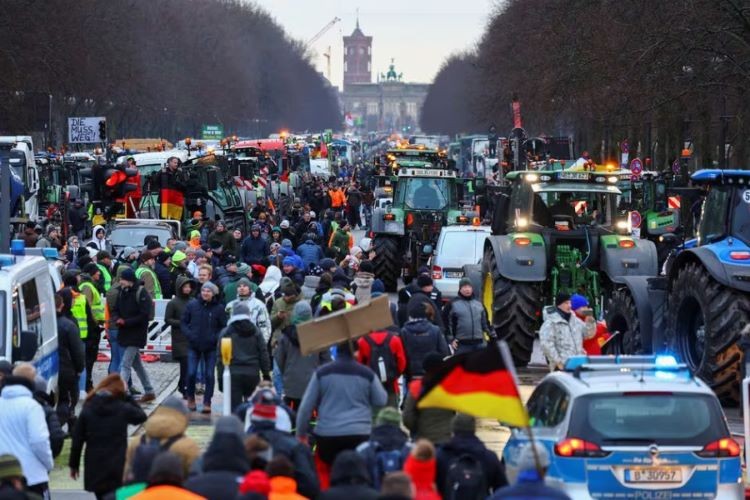 Tractores vs. Impuestos: Caos en Berlín por Protestas Masivas