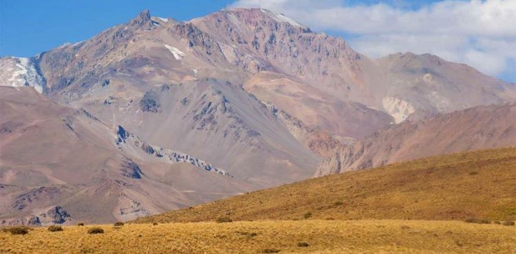 Ascenso Épico: Domuyo Libera su Cumbre Tras Evaluación Geológica