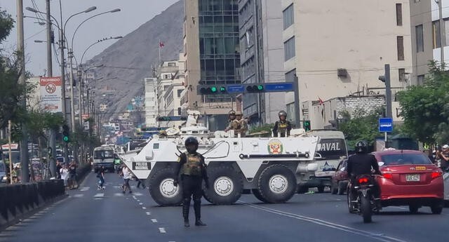 Perú vive una democracia con tanques