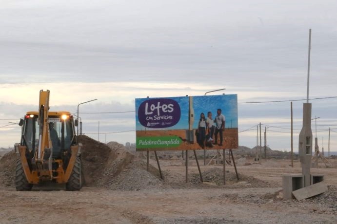 Avance urbano: Gaido entrega terrenos con servicios en Neuquén
