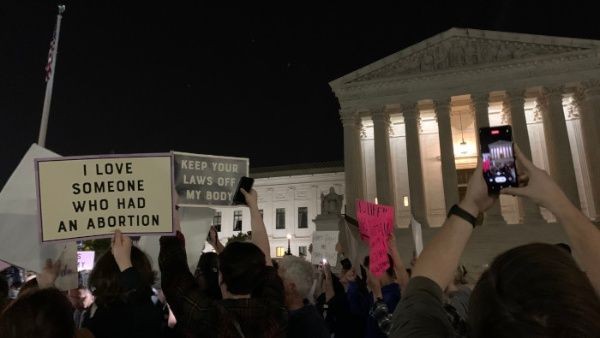 Protestan en EE.UU. ante posible ilegalización del aborto
