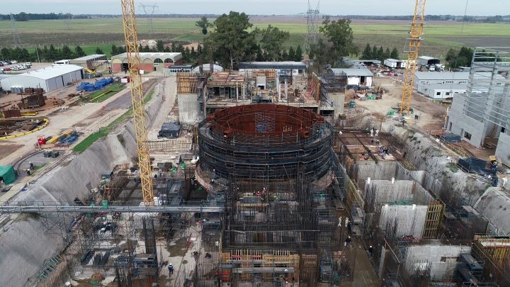 El Gobierno de Milei congela reactor nuclear: dejando sin empleo a 570 trabajadores