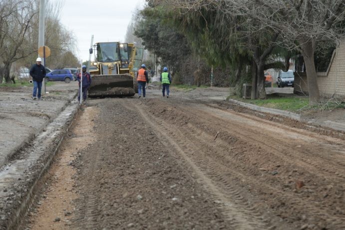 Gaido dio inicio a las obras de pavimentación de 50 nuevas cuadras en Canal V