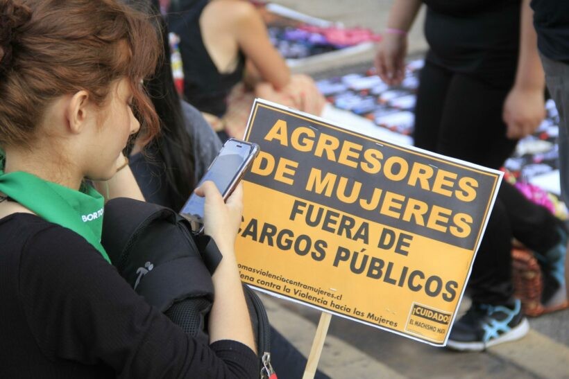 Chile - Protege a tus hijas, educa a tus hijos