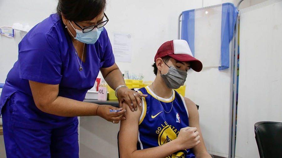 Entre los internados con covid, las muertes de no vacunados duplican a las de vacunados