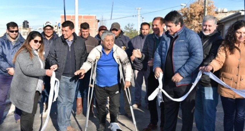 Gaido inauguró 12 cuadras de pavimento en Islas Malvinas y anunció más asfalto