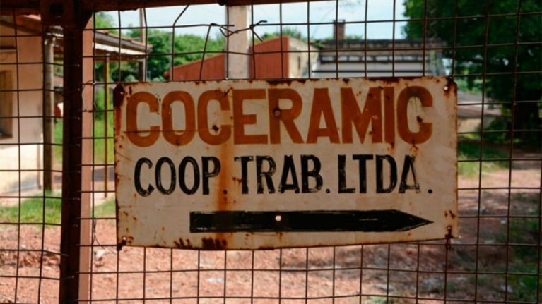 Vaciamiento y tragedia: un trabajador de Coceramic se suicidó en la emblemática fábrica
